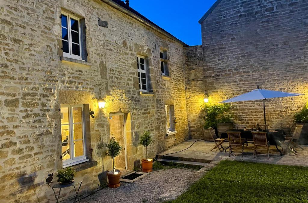 Quincerot Villa | La Closerie de Gigny Maison Templiere avec Piscine,jacuzzi