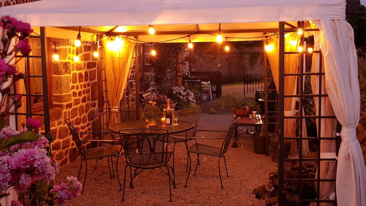 Lassay-les-Chateaux Bed & Breakfast | La Cloue B&B