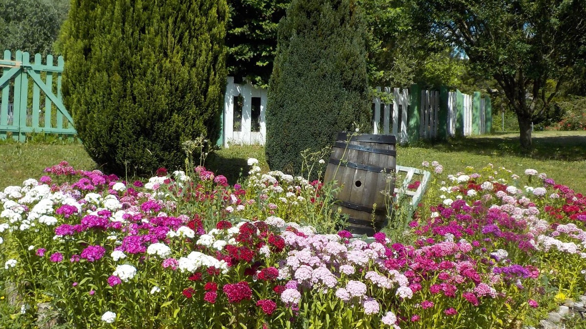 Meurville House | La Colline aux Fustes