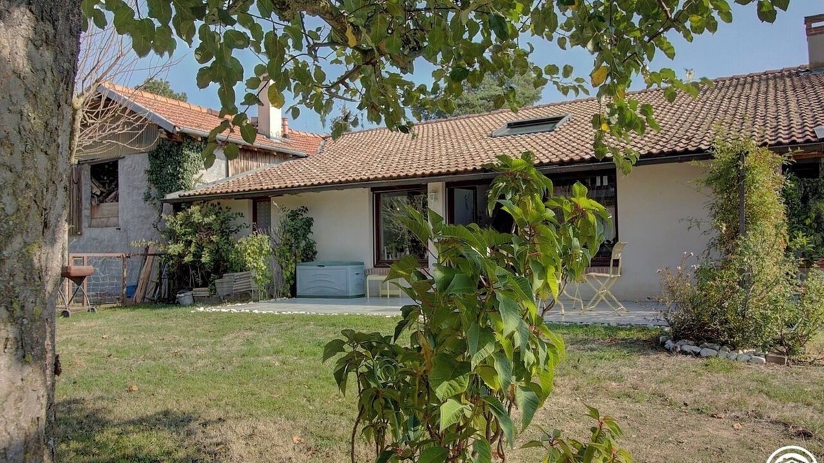 Montracol House | La Corbine - Montracol
