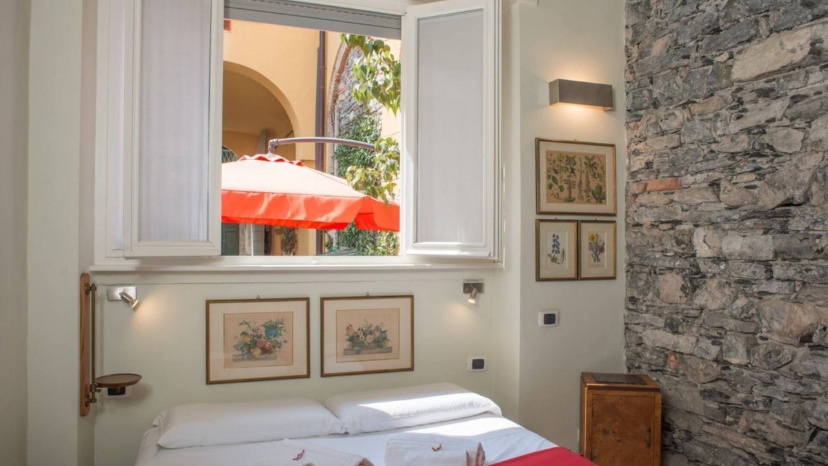 Cernobbio Apartment | La Corte di Zizi-apartament Castello: perfect for couples or young families