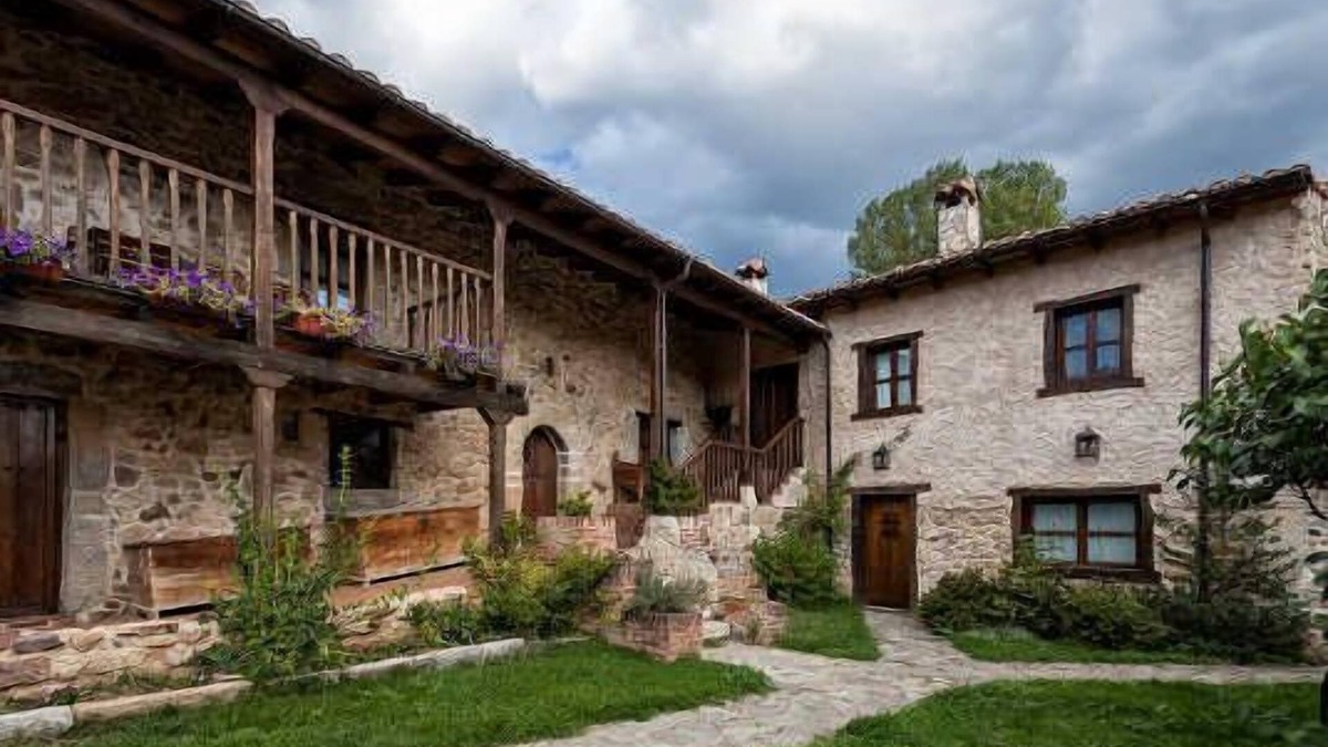 Montuerto Cottage | LA CORTE .Las Casas de Valdepielago for 4 people