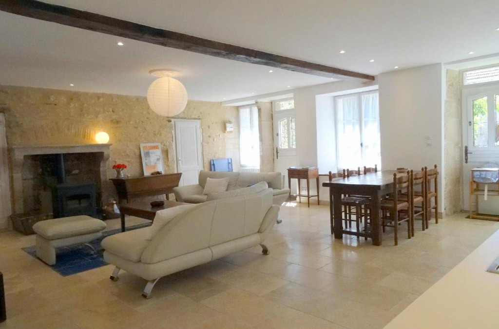 Flavigny-sur-Ozerain House | La Cour au Piano