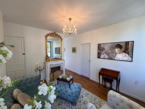 Old Town Apartment | La Cour des Murmures - Logis central d'exception -