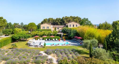 Lagnes House | La Cour Des Sens