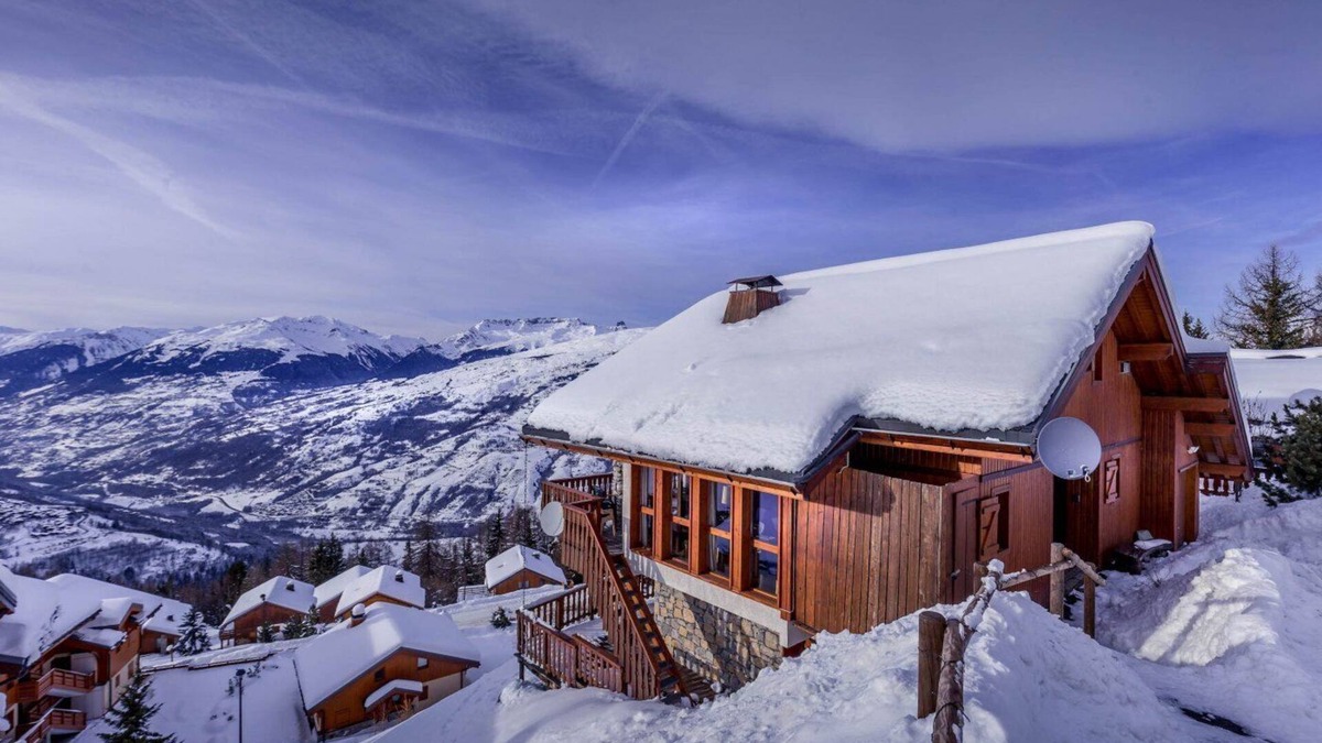 Vallandry Ski Chalet | La Couronne is a spacious ski chalet that sleeps 10p over 3 floors