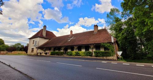 Beaurepaire-en-Bresse Hotel | La Croix Blanche