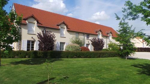 Chatres House | La Croix de la Jarrie