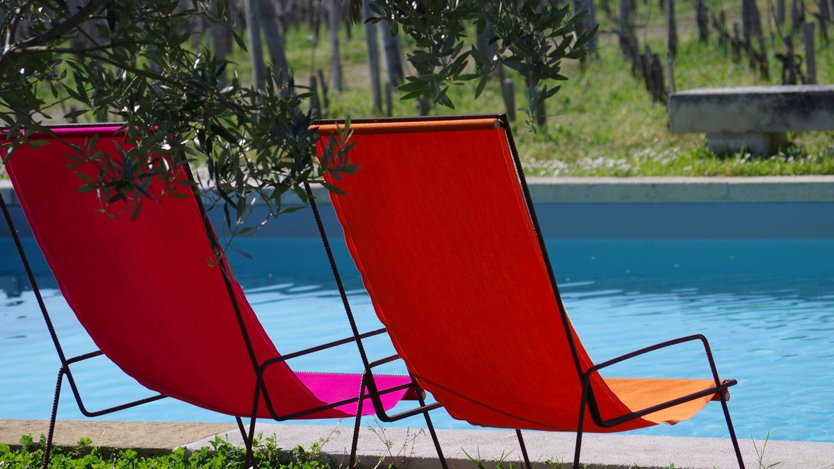 Neac House | LA CURE room, in the heart of the vineyard. Calm, family, restful: happiness !
