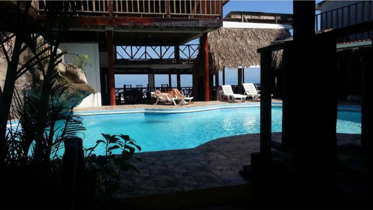 Corozal Hotel | La Delphina Bed and Breakfast Bar and Grill Twin Room