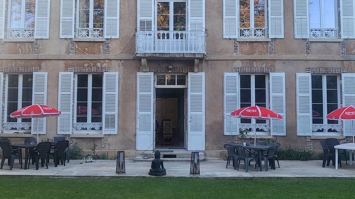 Villeneuve-sur-Yonne Bed & Breakfast | La Demeure du Parc. Calme, Spacieux et Dépaysant
