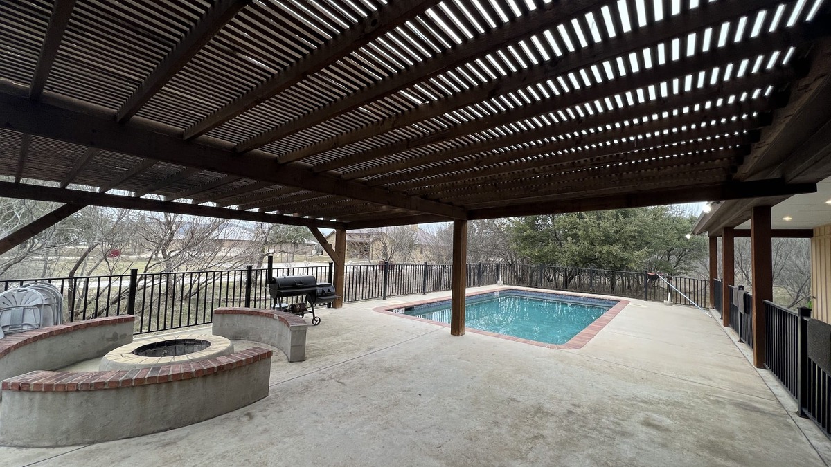 Sabinal House | La Doña Walk to Live Music Hacienda Entrances FREEFrio Access ConcanVIP