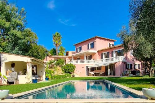 Mandelieu-La-Napoule Villa | La Dolce Villa 11 sleeps Pool & Landscaped Garden