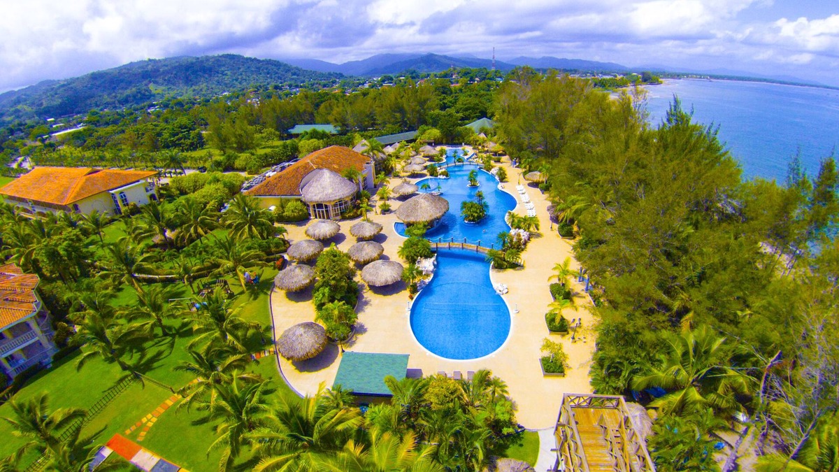 Tela Hotel | La Ensenada Beach Resort - All Inclusive