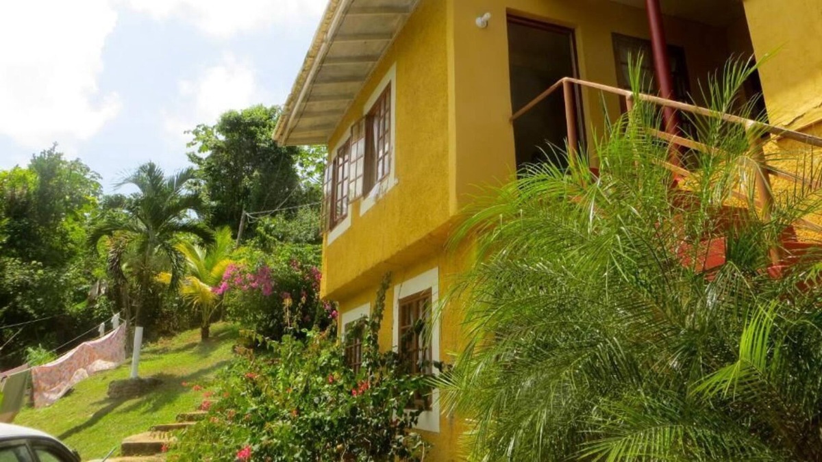 Moore Town Villa | La Familia Resort