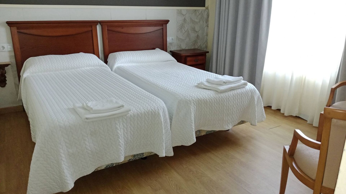 Poo Hotel | La Farola del Mar