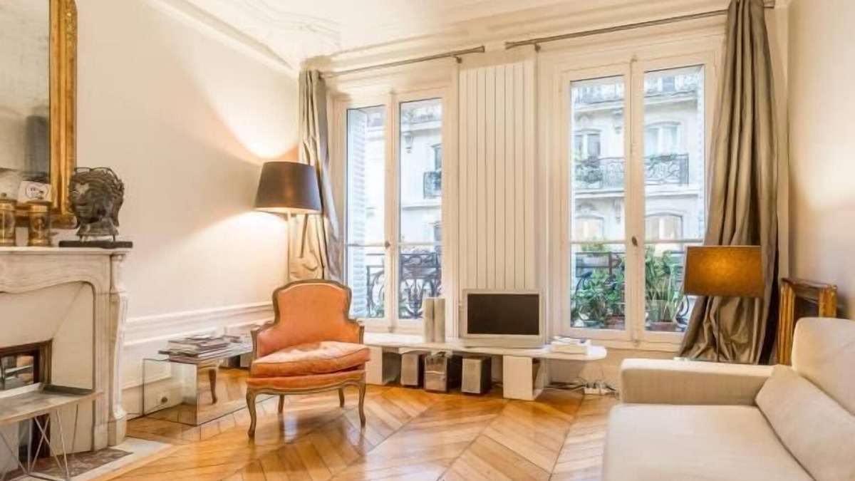 Quartier de Rochechouart Apartment | La Fayette-Montmartre district, 53 m² apartment.