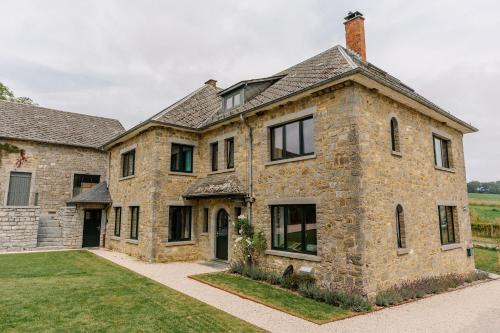 Ciney House | La Ferme d'Auwez - Les Hirondelles - Gîte 15 pers avec piscines et sauna