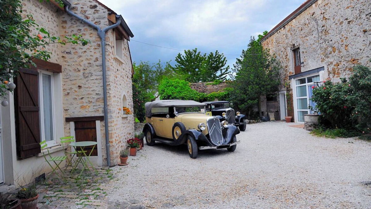 Longjumeau House | La Ferme de Balizy, private gîte with garden & parking. Near Paris Saclay Massy.