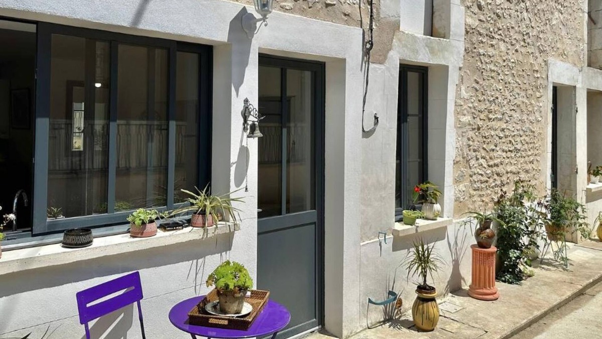 Augy House | LA FERME DE LUCIE Two-bedroom house with private garden and courtyard.