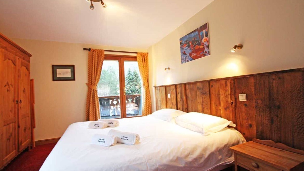Les Praz-de-Chamonix Apartment | La Ferme des Praz appt - an apartment that sleeps 8 guests in 4 bedrooms