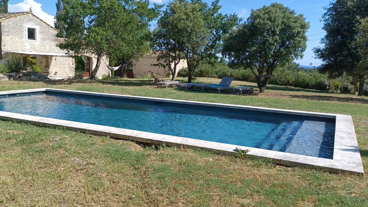 Taulignan House | La ferme des Seynières, farmhouse surrounded by truffle oaks and lavender.