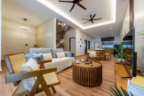Batu Ferringhi House | La Ferringhi Villa - 5 Bedroom Bungalows by ALV