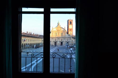 Vigevano Apartment | La finestra sulla Piazza