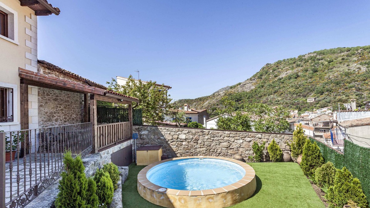 El Real de San Vicente Cottage | La Fontanita is an old Manchego house, completely renovated