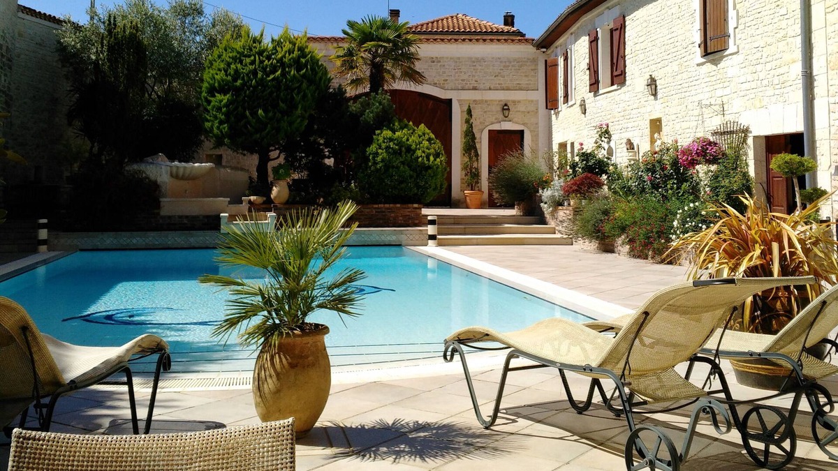 Mansle Bed & Breakfast | La Fontaine des Arts