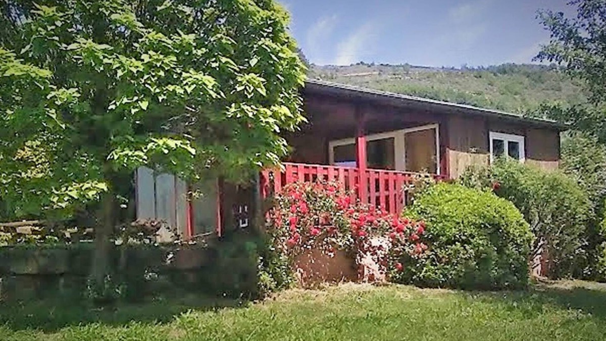 Clairvaux-d'Aveyron Ski Chalet | La Frégière Chalet Carrière