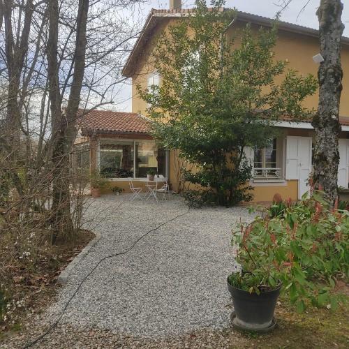 Saint-Cyr-sur-le-Rhone Bed & Breakfast | La Frênaie