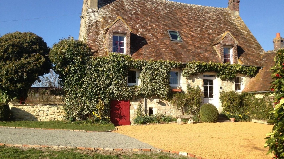 Trizay-Coutretot-Saint-Serge House | La Petite Mairie Gîte - Self Catering Rental