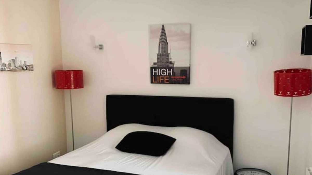 Charolles Apartment | La Garçonnière