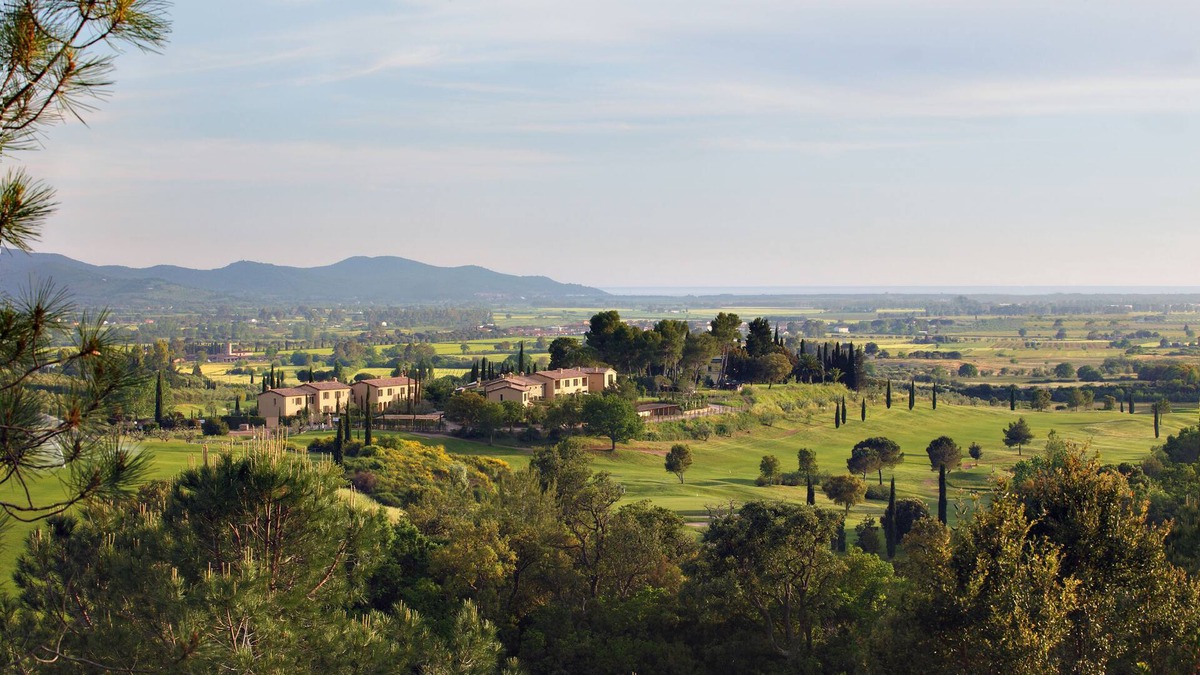 Gavorrano House | La Ginestra in the heart of a golf course close to spectacular beaches