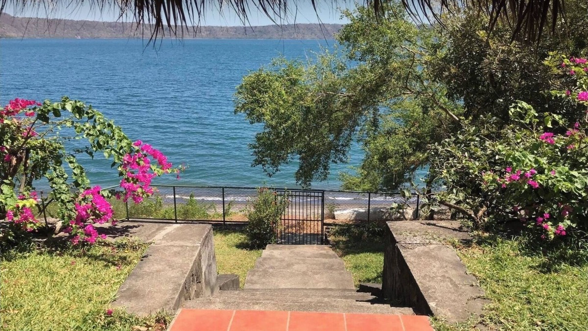 Catarina Villa | La Giralda - Lakefront - Pool - Relaxation Haven