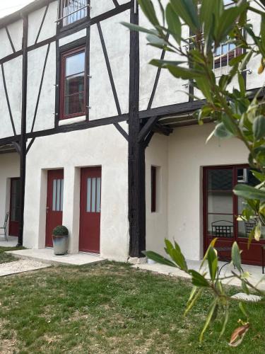 Chateau-Renard Apartment | La Grange à Grains