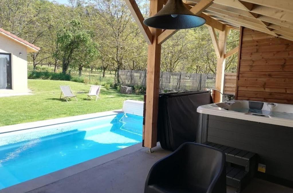 Saint-Romans House | La grange au pied du Vercors Piscine et SPA privatifs