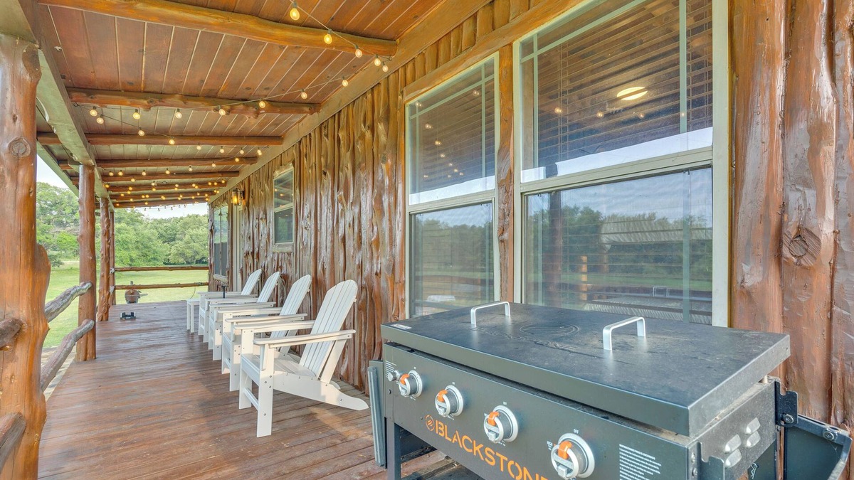 La Grange Cabin | La Grange Cabin on Acreage: Close to Wineries