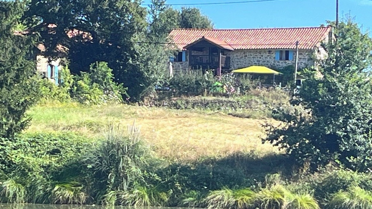 Saint-Estephe Cottage | La Grange, charming spacious 5 bedroom Gite in Saint-Estephe 24360 Dordognen n n