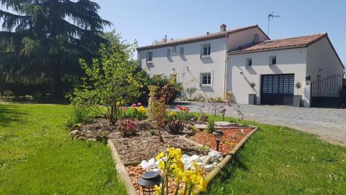 Cholet Bed & Breakfast | La Grange d'Hélène