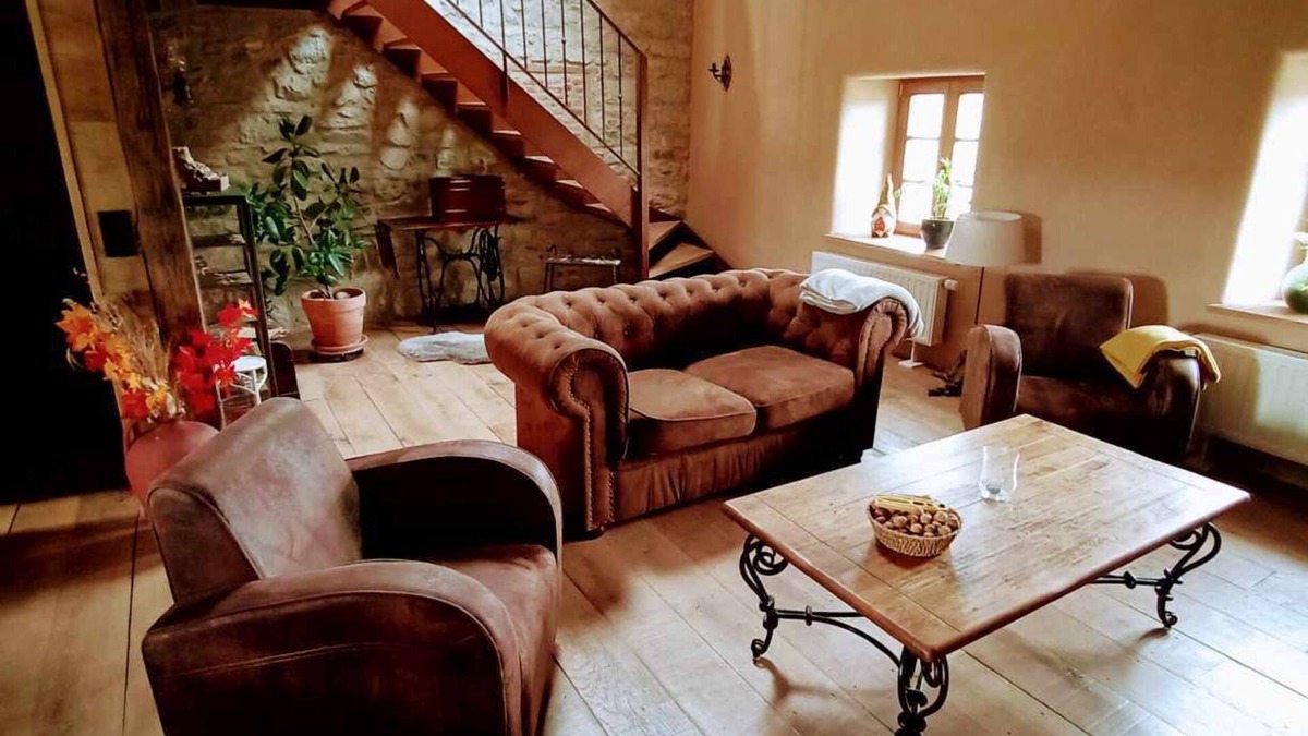 Onhaye House | La Grange de Fter Entourée par la Nature, les Bois, des Champs et un Étang!