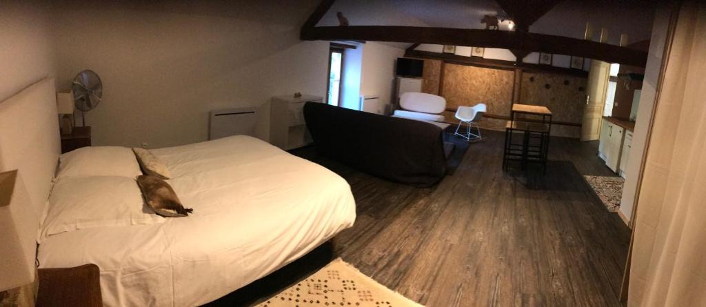 Sancoins Apartment | la grange du parc