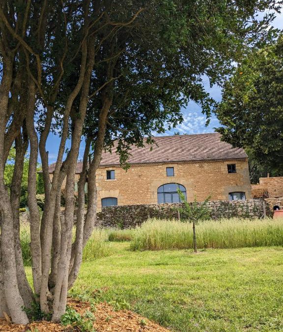 Meyrals Bed & Breakfast | La Grange Symphorine, chambre d'hôtes de charme située entre la vallée de la Dordogne et la vallée de la Vézère