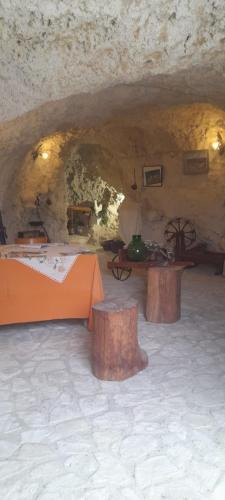 San Pio delle Camere Bed & Breakfast | La grotta di nonno Vittorio