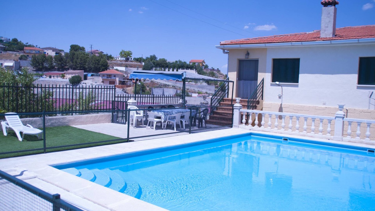 Valdelaguna Ski Chalet | La Higuera, in Valdelaguna, for 10/15 people with Swimming Pool