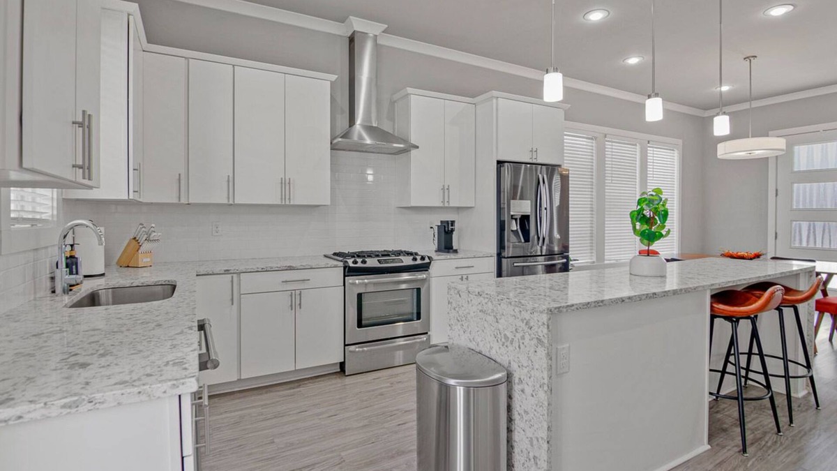 South Baton Rouge House | LA House 3 beds nModern Comfort Meets Cozy Charm
