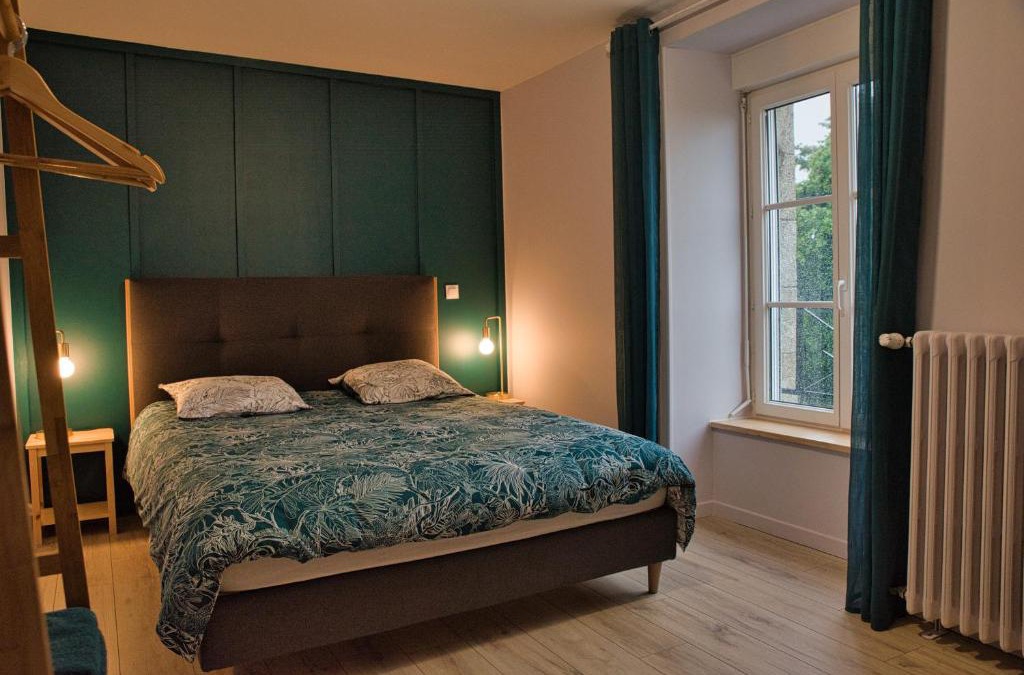 Le Cambout Bed & Breakfast | LA Jacarandière