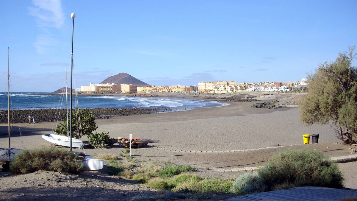 El Medano House | LA JAQUITA Beautiful and spacious beachfront, free WIFI