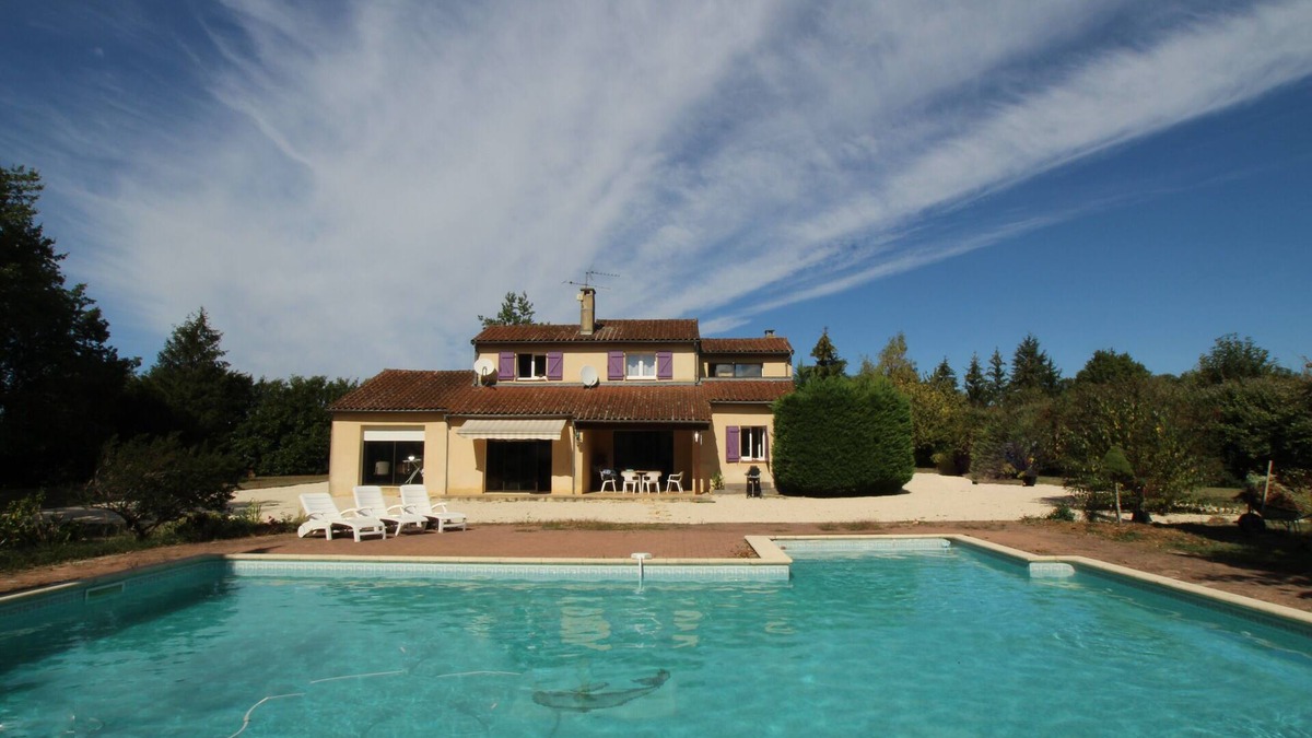 Saint-Cirq-Souillaguet Villa | La Jonquiere, quiet house overlooking a Lotois village. Animals accepted.